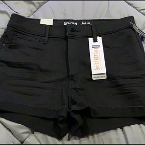 NWT Levi’s | Juniors high-rise shorts sz 15